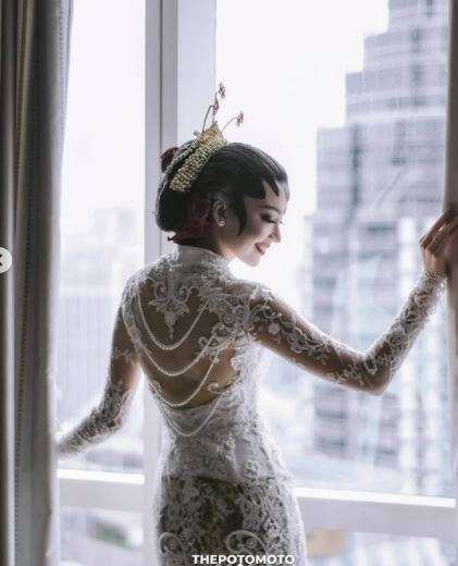 Mimpi Karina Nadila Jadi Pengantin Jawa Klasik Terkabul