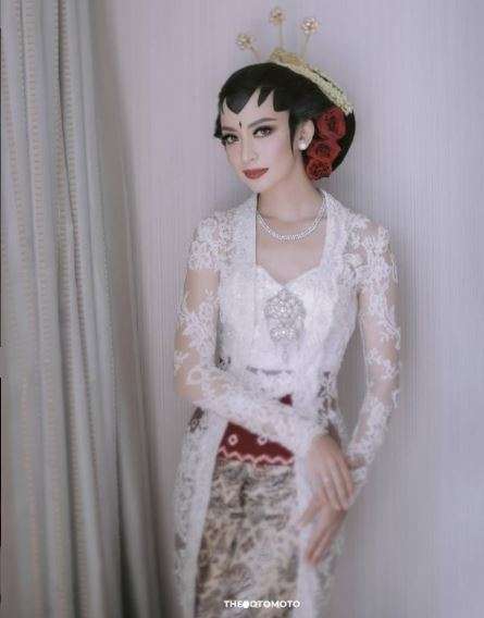 Mimpi Karina Nadila Jadi Pengantin Jawa Klasik Terkabul