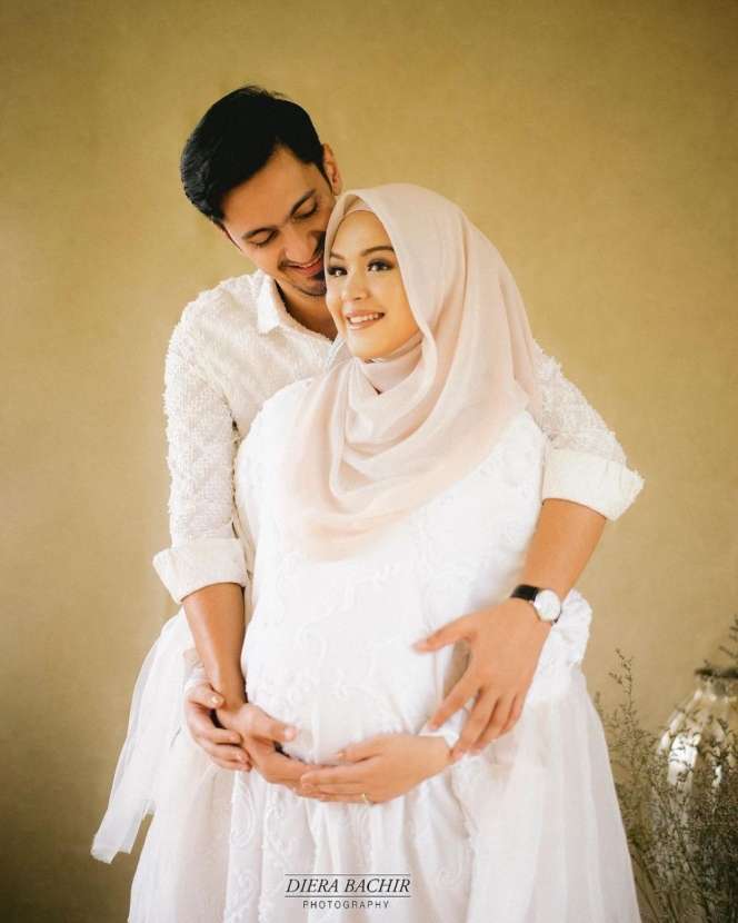 Potret Vebby Palwinta Saat Maternity, Bergaya Simpel