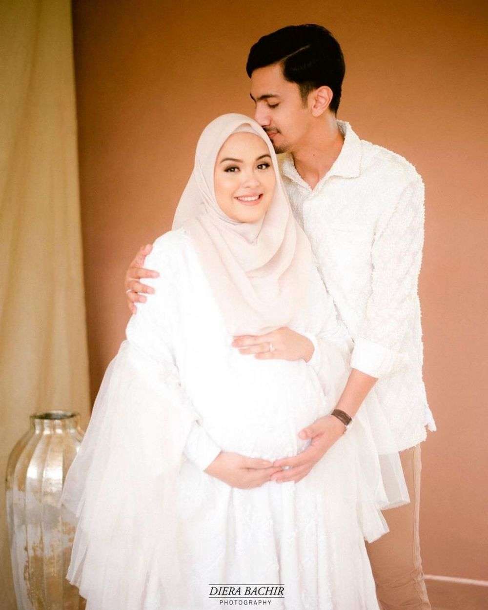 Potret Vebby Palwinta Saat Maternity, Bergaya Simpel