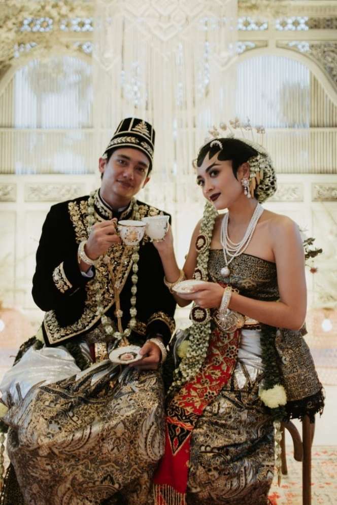 Potret Pernikahan Adipati Dolken dan Canti Tachril