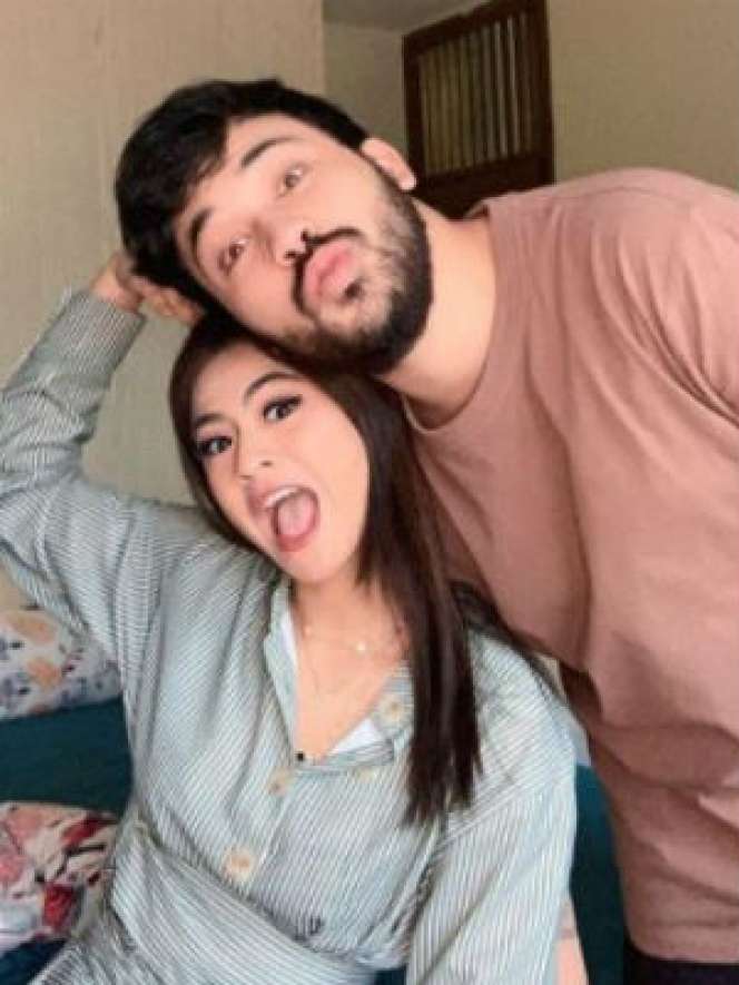 Jelang Nikah, Potret Kekasih Hana Saraswati Bakal Jadi Mualaf