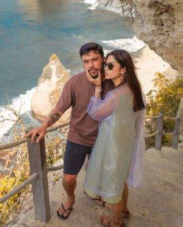 Jelang Nikah, Potret Kekasih Hana Saraswati Bakal Jadi Mualaf