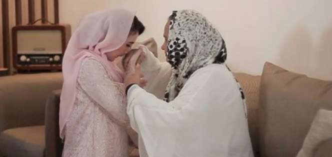 Deretan Selebriti yang Pernah Berseteru dengan Sang Ibu