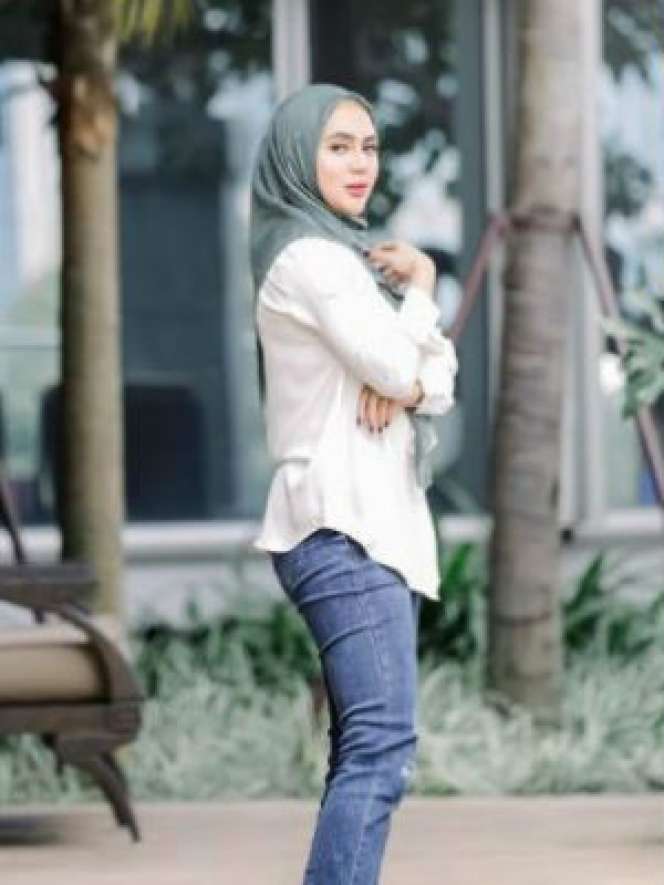 5 Selebriti yang Memutuskan Berhijab Sepanjang Tahun 2020