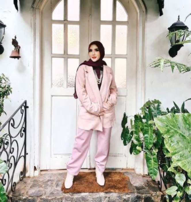 5 Selebriti yang Memutuskan Berhijab Sepanjang Tahun 2020