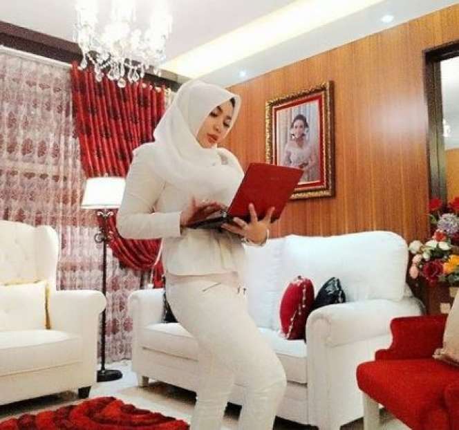 5 Selebriti yang Memutuskan Berhijab Sepanjang Tahun 2020