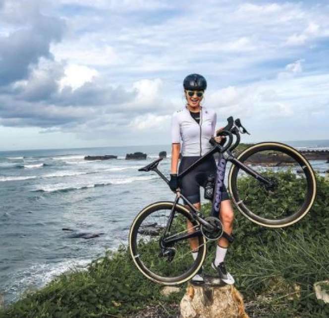 Deretan Seleb yang Pernah Mengalami Kecelakaan Saat Bersepeda