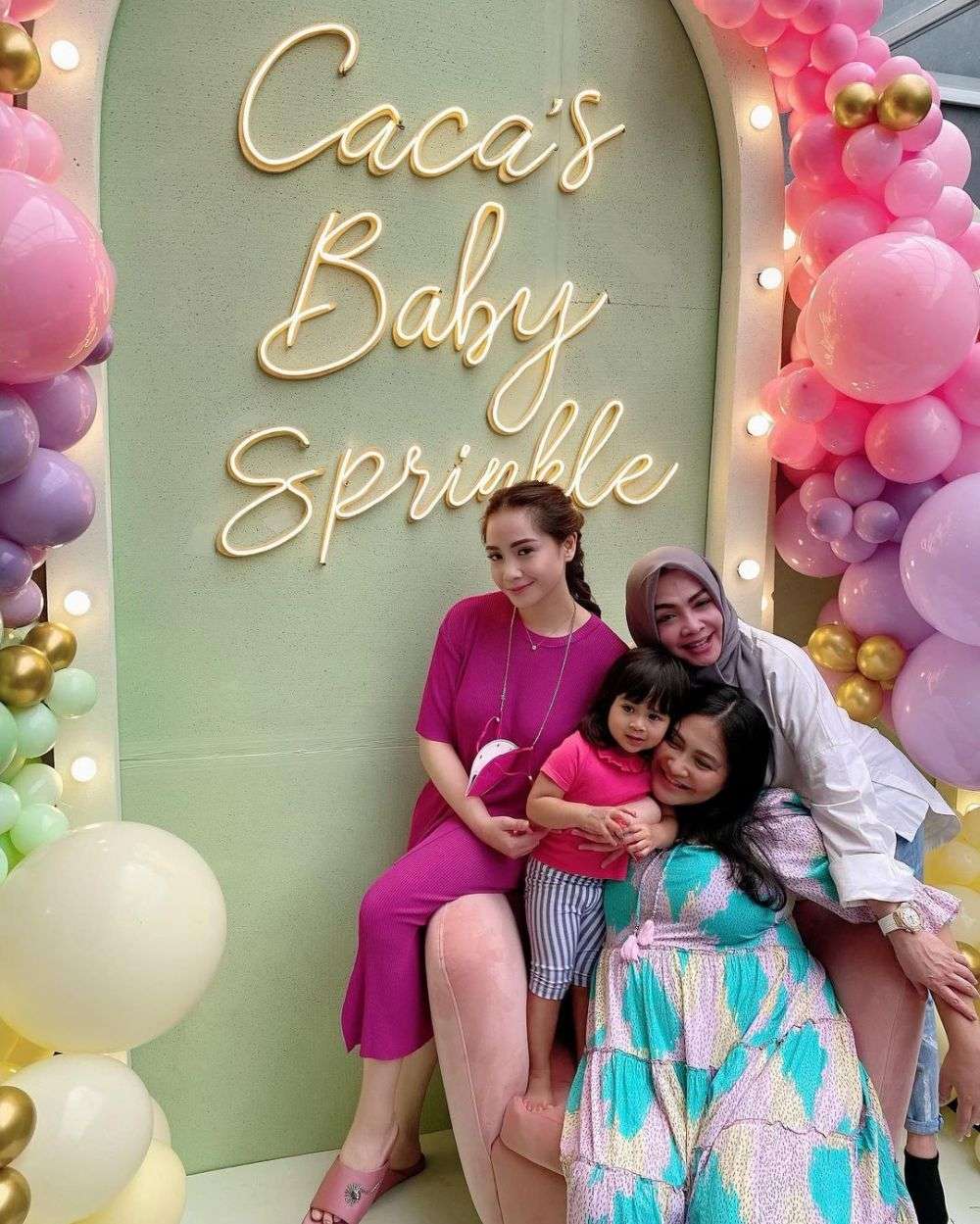Serba Wah! Potret Baby Shower Caca Tengker Hamil Anak Kedua