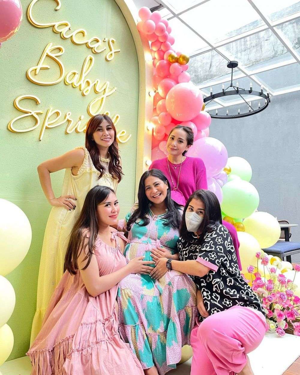 Serba Wah! Potret Baby Shower Caca Tengker Hamil Anak Kedua