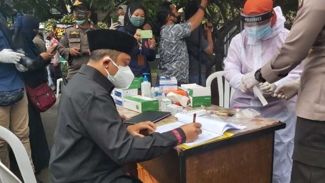 FOTO: Suasana Kepulangan Jasad Syekh Ali Jaber ke Rumah Duka