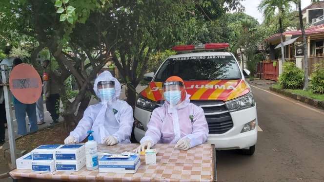 FOTO: Suasana Kepulangan Jasad Syekh Ali Jaber ke Rumah Duka
