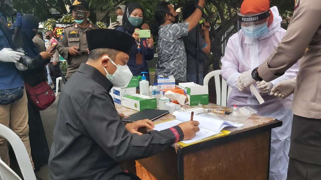 FOTO: Suasana Kepulangan Jasad Syekh Ali Jaber ke Rumah Duka