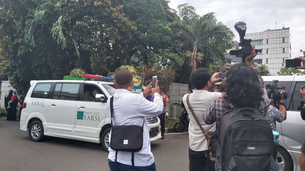 FOTO: Suasana Kepulangan Jasad Syekh Ali Jaber ke Rumah Duka