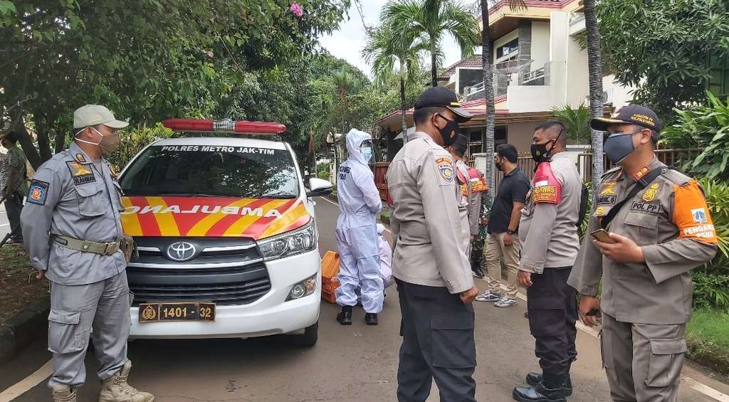 FOTO: Suasana Kepulangan Jasad Syekh Ali Jaber ke Rumah Duka
