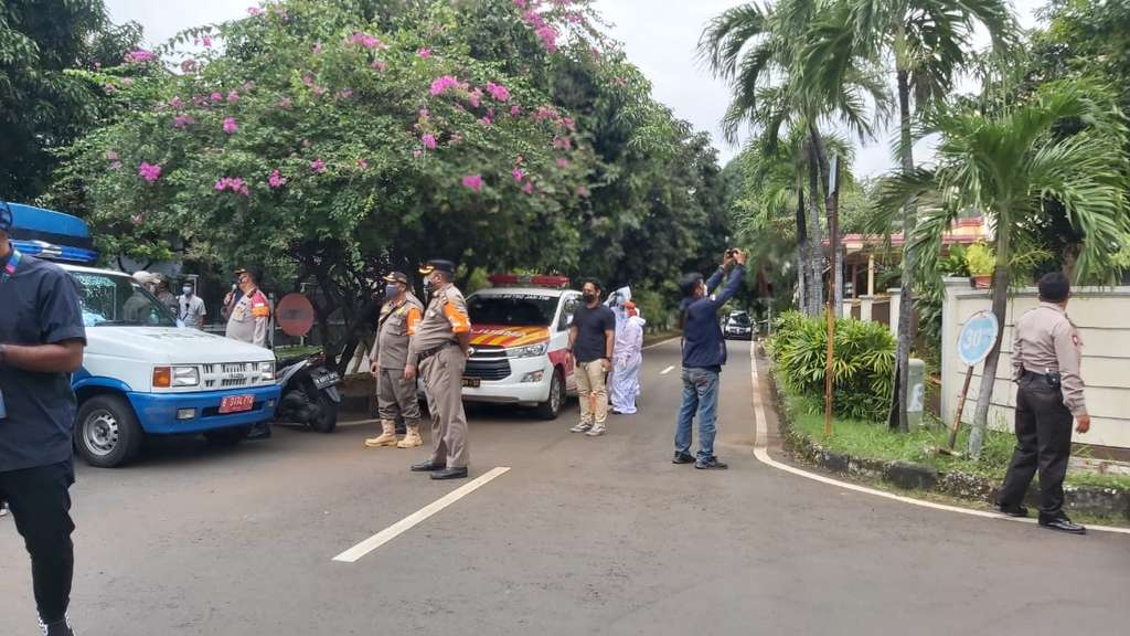 FOTO: Suasana Kepulangan Jasad Syekh Ali Jaber ke Rumah Duka
