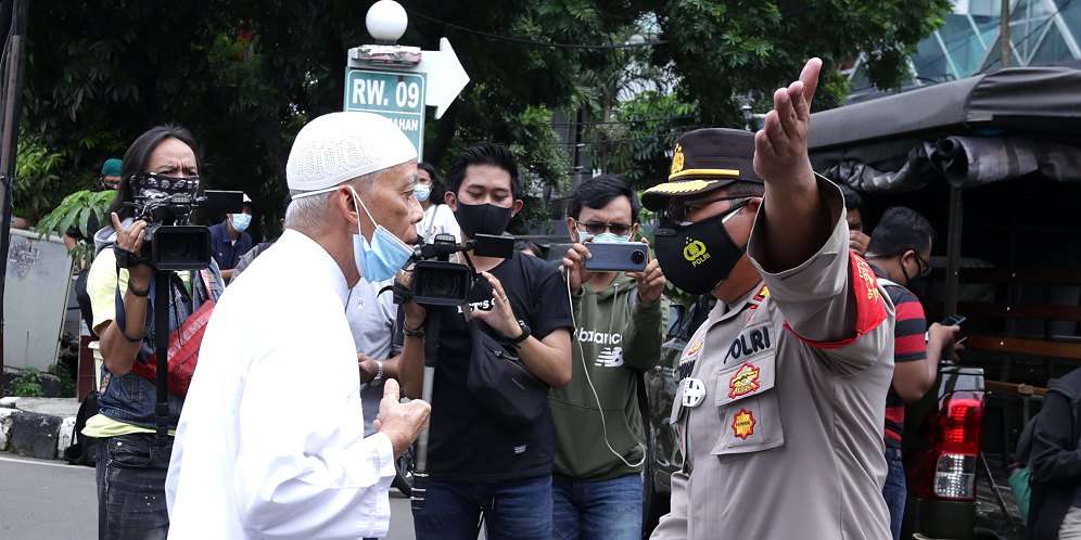 FOTO: Lantunan Tahlil Iringi Proses Pemakaman Syekh Ali Jaber