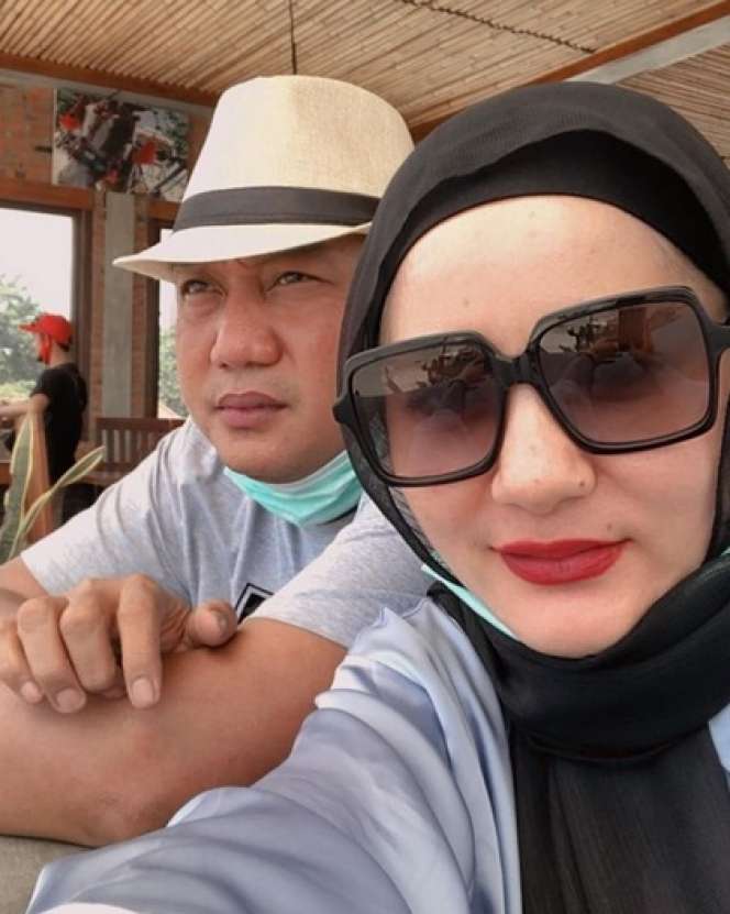 Cantik dan Modis! Potret Dewi Keke, Istri Kedua Aziz Gagap
