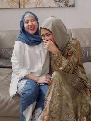 Jarang Tersorot! Potret Nathania Hamzah Putri Desy Ratnasari