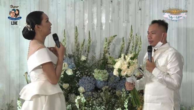 Potret Lamaran Vicky Prasetyo dan Kalina Ocktaranny Penuh Haru