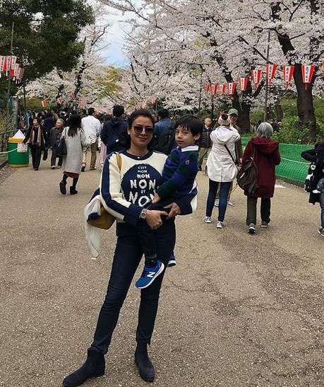 Pesona Tara Amalia Kekasih Dipo Latief 