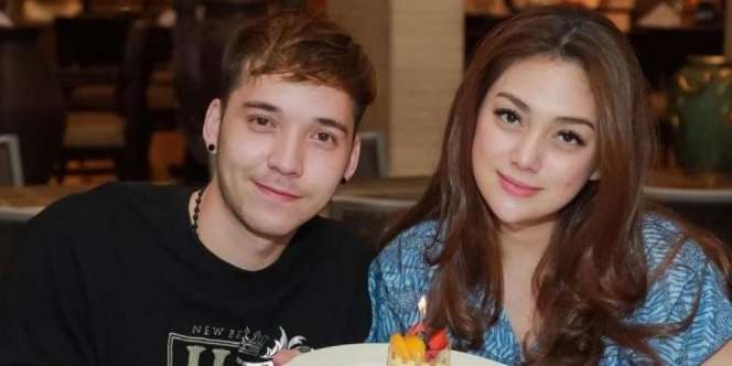 Terlihat Adem Ayem Pernikahan 5 Seleb Ini Malah Diisukan Retak