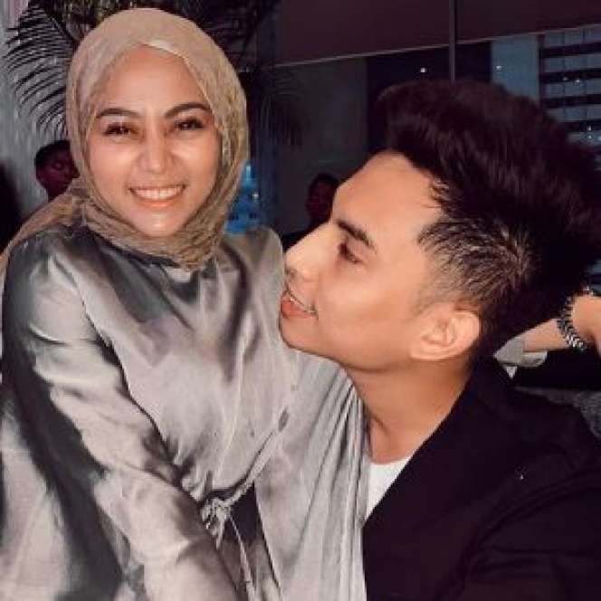 Terlihat Adem Ayem Pernikahan 5 Seleb Ini Malah Diisukan Retak