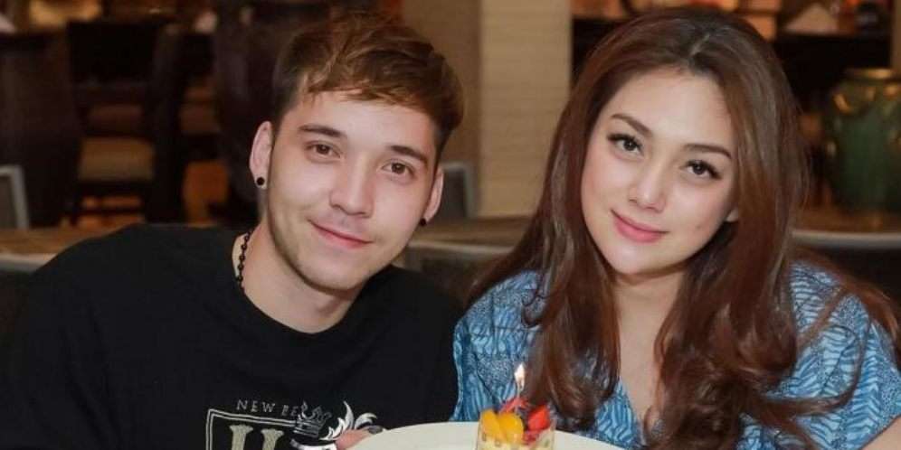 Terlihat Adem Ayem Pernikahan 5 Seleb Ini Malah Diisukan Retak