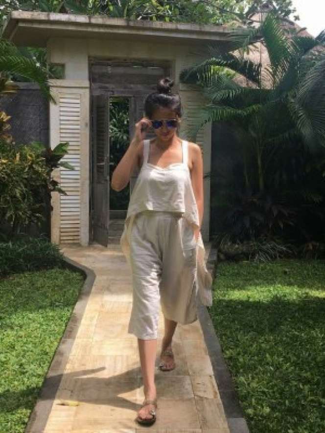 Potret Reny Almachzumi Istri Bimbim Slank, Awet Muda Bak ABG