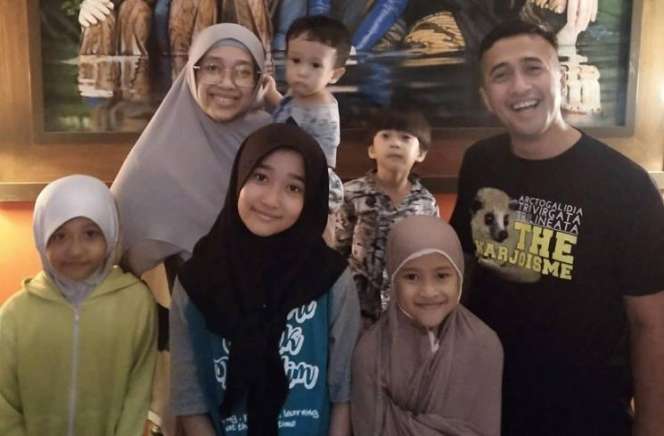 5 Seleb Tampan Ini Berhasil Meluluhkan Anak Abdi Negara