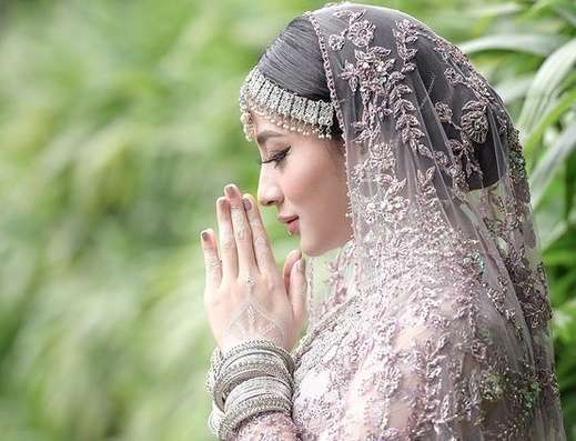 Cantinya Margin Wieheerm di Acara Siraman