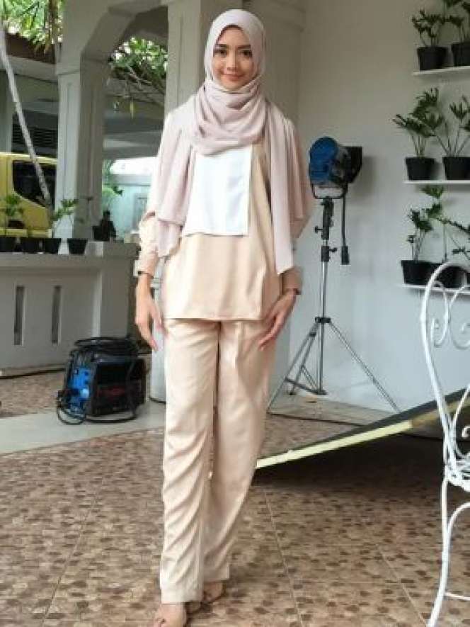 Adem Banget! Potret Ririn Dwi Aryanti Kenakan Hijab