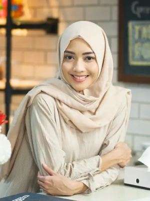 Adem Banget! Potret Ririn Dwi Aryanti Kenakan Hijab