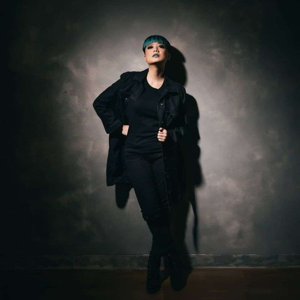 Penampilan Terbaru Mantan Penyanyi Cilik Leony Disorot