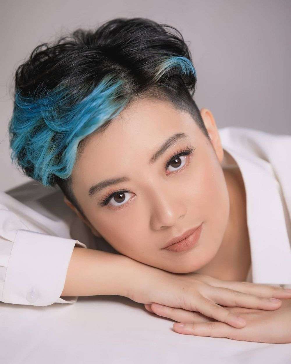 Penampilan Terbaru Mantan Penyanyi Cilik Leony Disorot