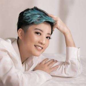 Penampilan Terbaru Mantan Penyanyi Cilik Leony Disorot