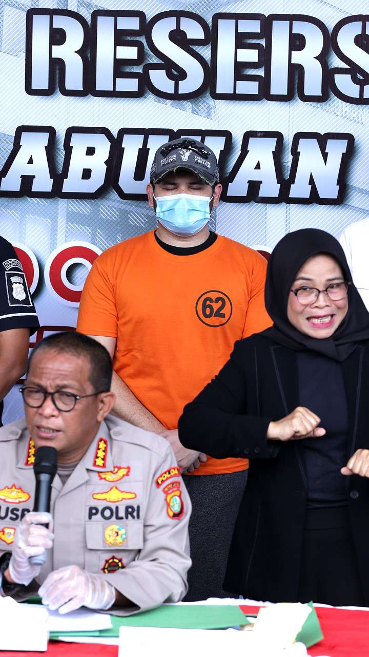 FOTO: Ekspresi Ridho Rhoma Saat Ditangkap Narkoba 