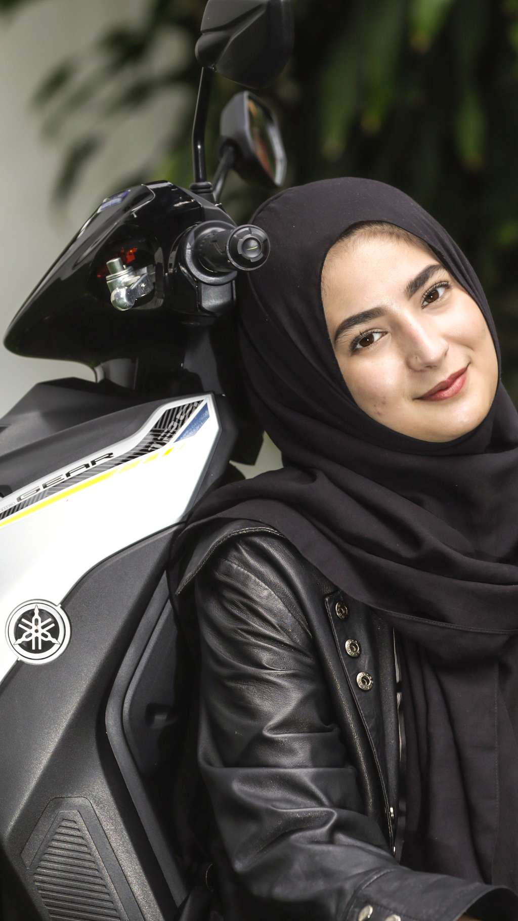 FOTO: Tampil Kece Lady Biker Hijaber di Atas Gear