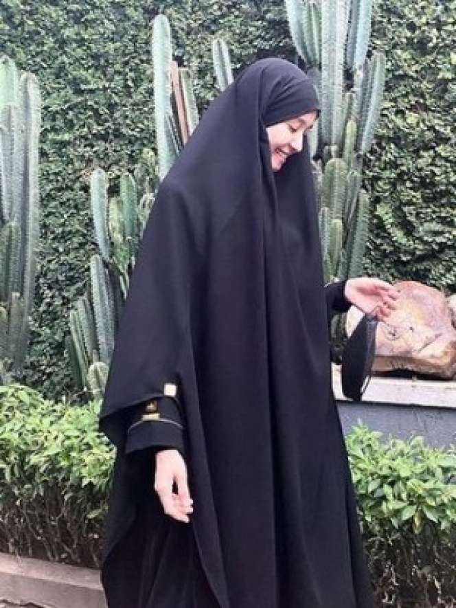 FOTO: Gaya Syar'i Laudya Cynthia Bella, Bikin Adem Kaum Adam