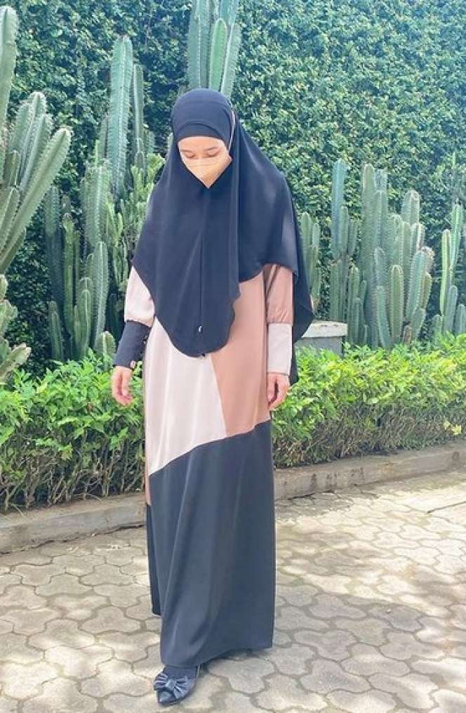FOTO: Gaya Syar'i Laudya Cynthia Bella, Bikin Adem Kaum Adam