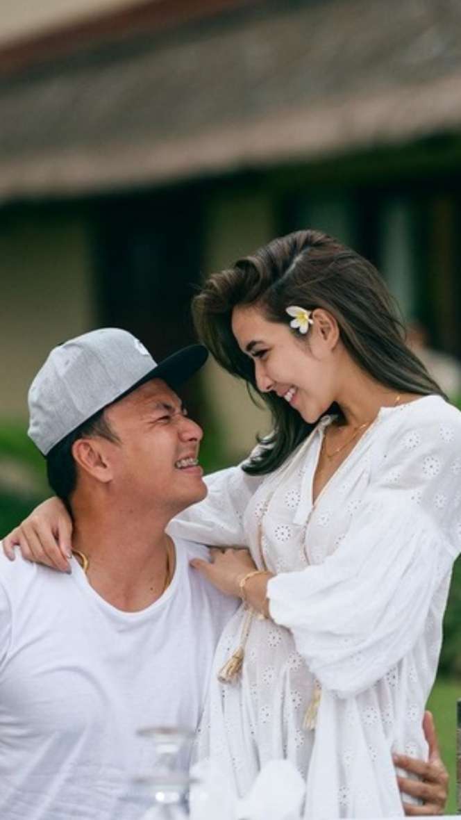 Dua Pria Setia Temani Artis saat Tersandung Kasus Asusila