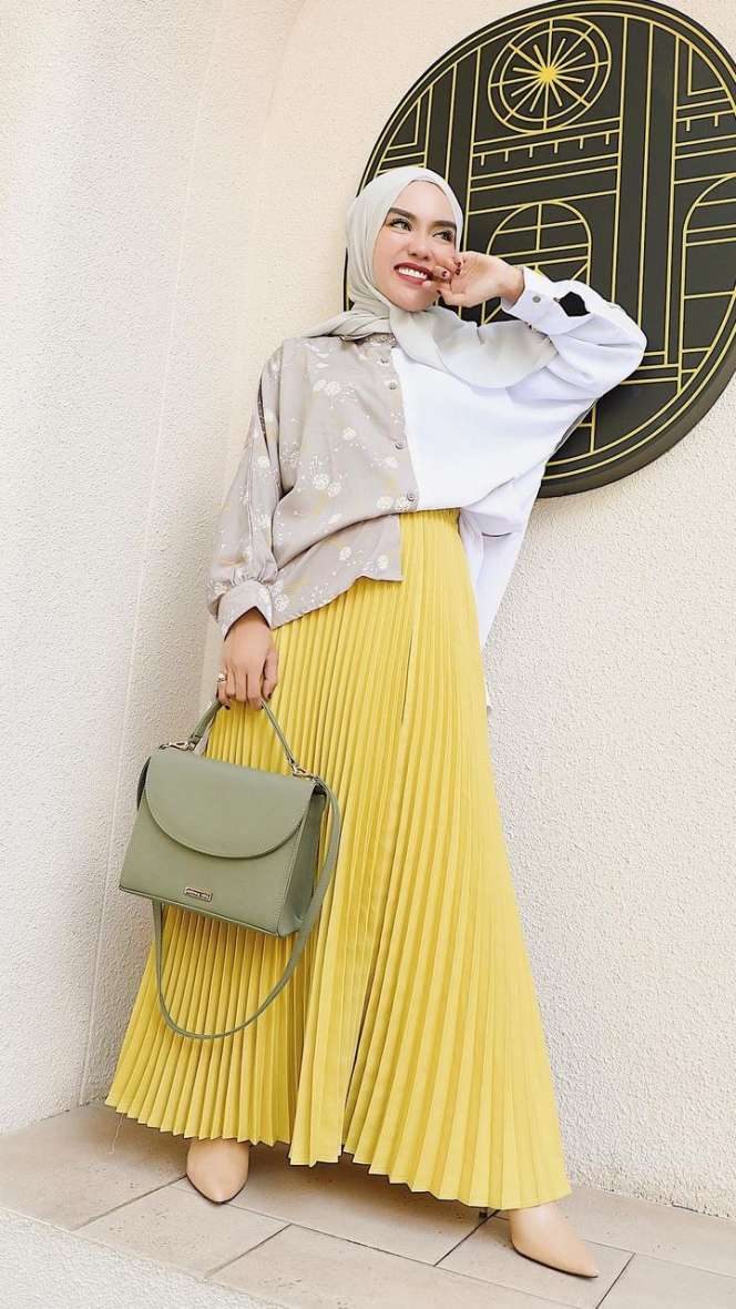 Padupadan Gaya Hijab dengan Outer Cardigan ala Medina Zein