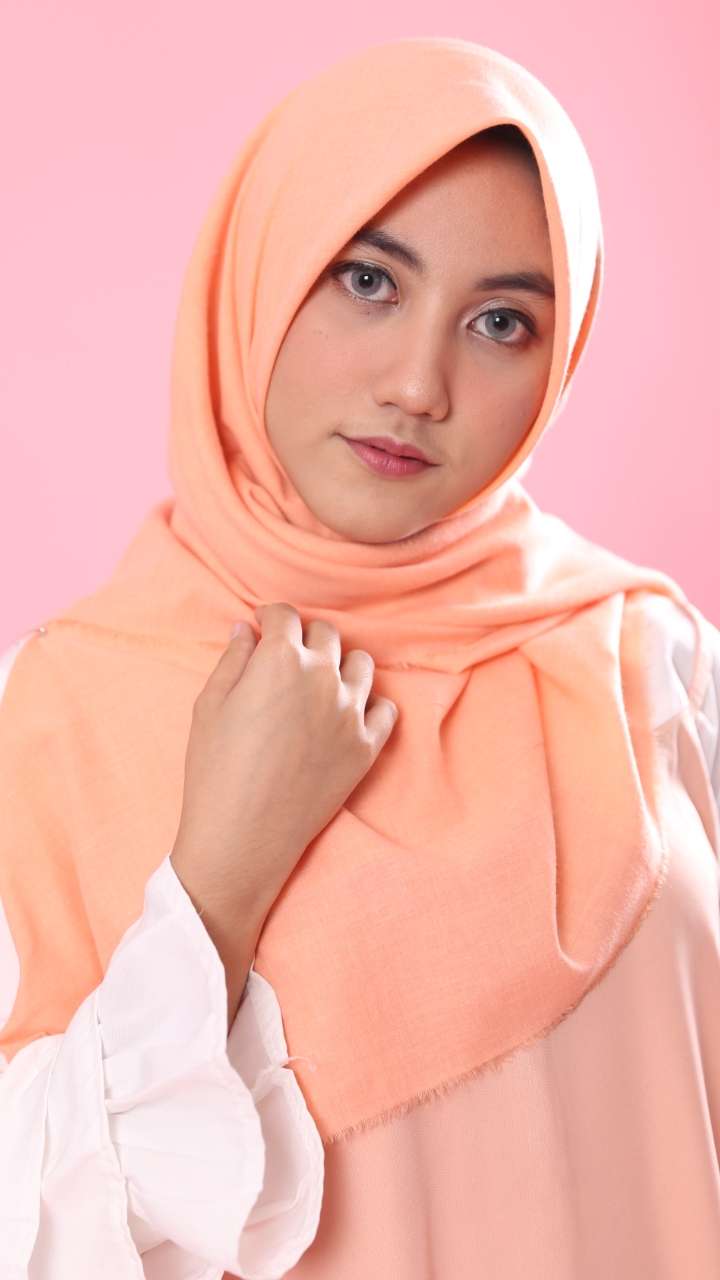 Makeup Simple dan Hijab Cantik Juara Dream Girls