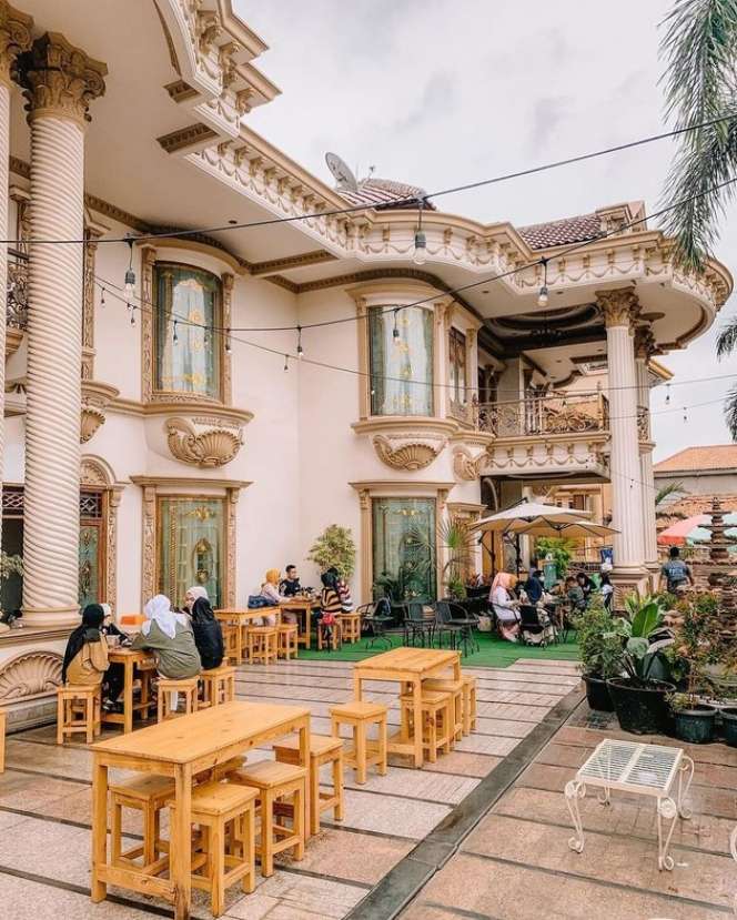 FOTO: Rumah Mewah Rp32 Miliar Muzdalifah Jadi Warung Makan