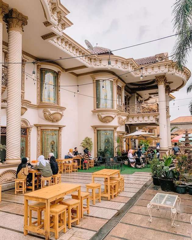 FOTO: Rumah Mewah Rp32 Miliar Muzdalifah Jadi Warung Makan