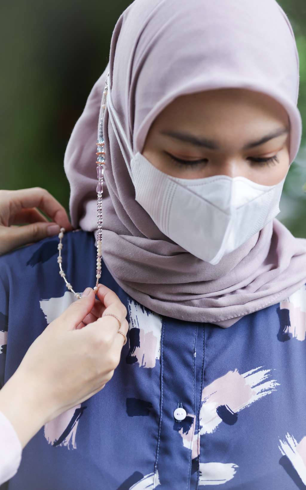 FOTO: Tampil Kece dengan Strap Mask Kekinian