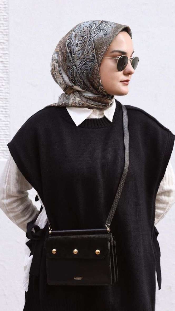 Inspirasi Hijab dan Sweater Vest ala Korea 