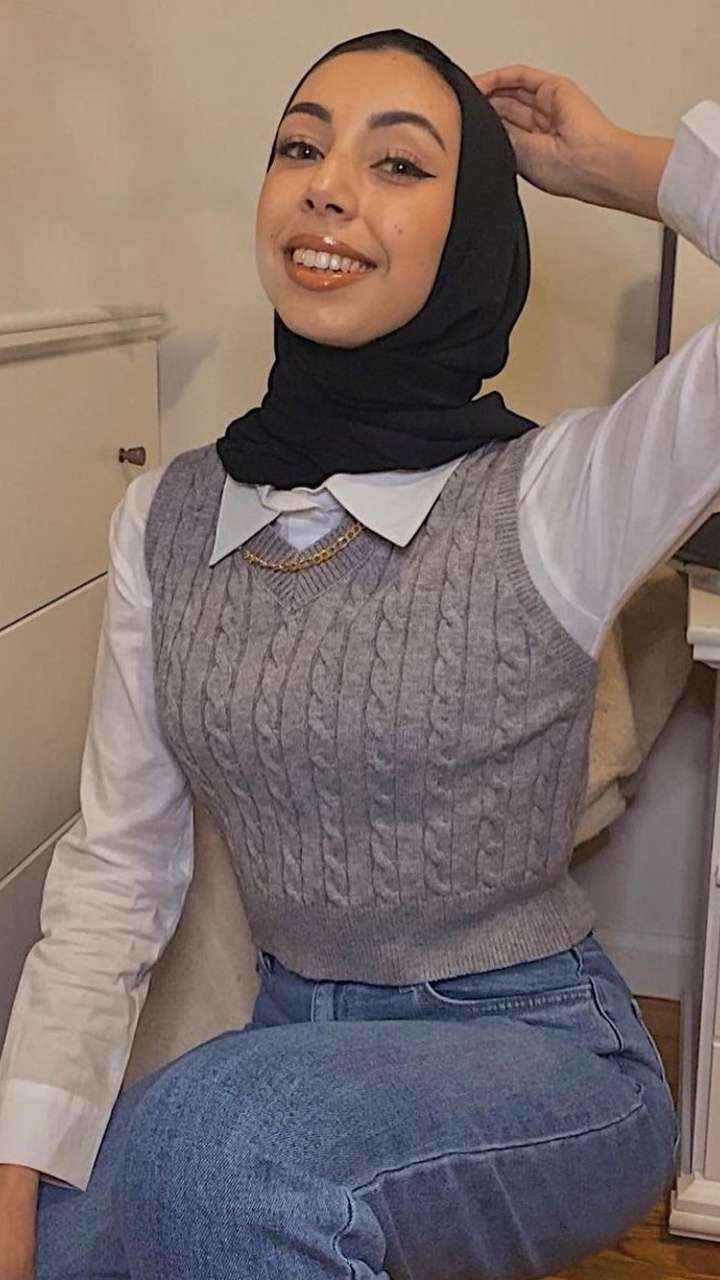 Inspirasi Hijab dan Sweater Vest ala Korea 