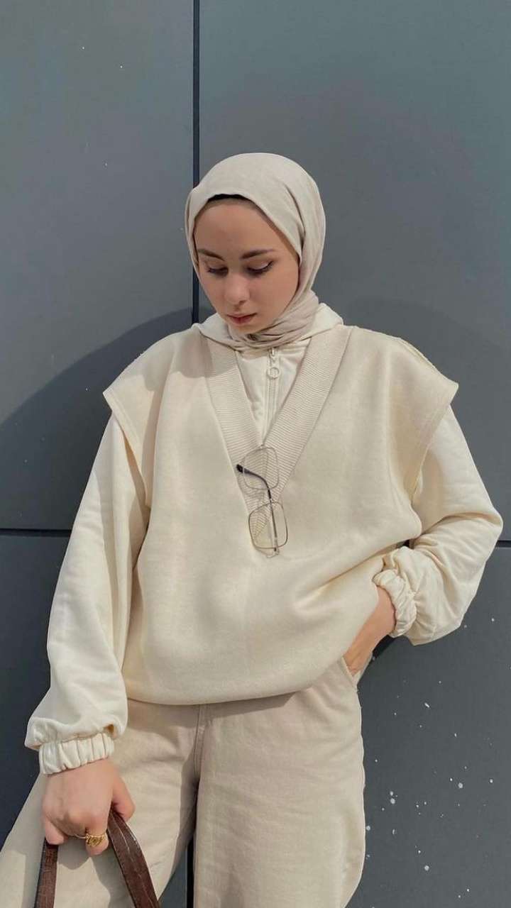Inspirasi Hijab dan Sweater Vest ala Korea 