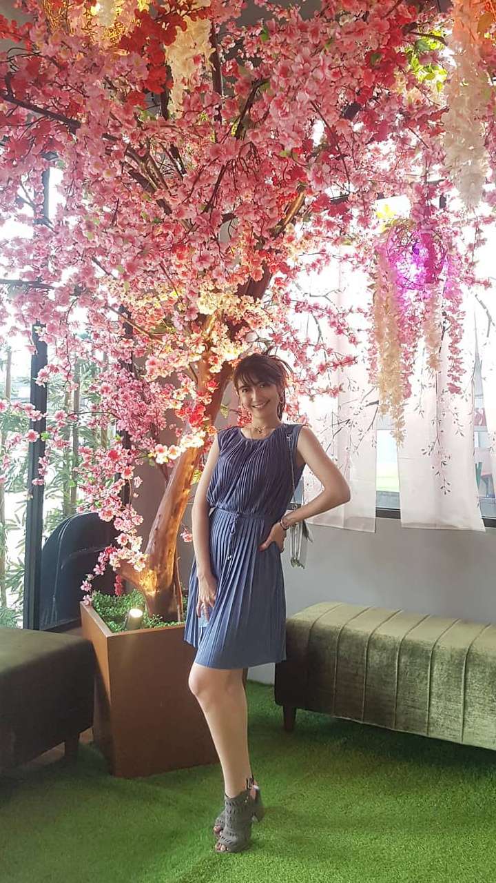 Gaya Nyeleneh OOTD Aktris Kolosal Revi Mariska
